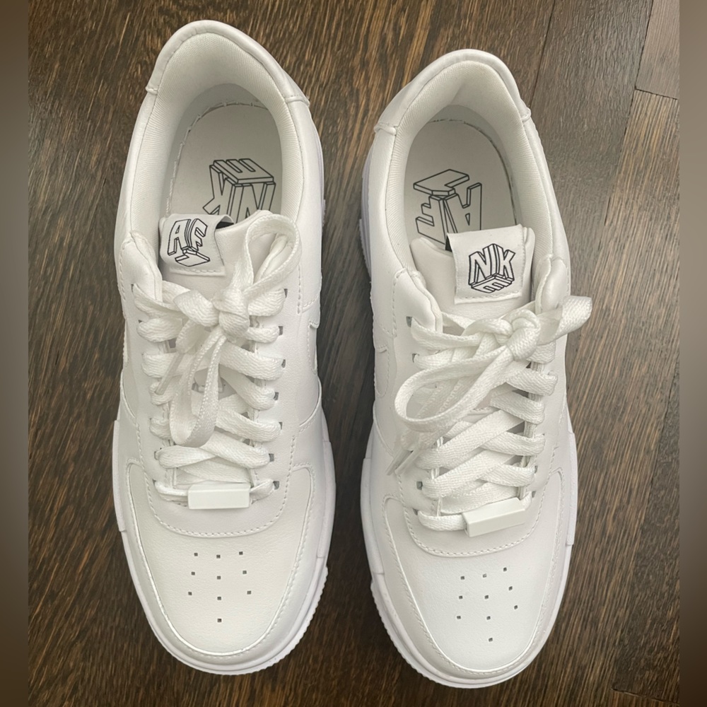 Nike: Mint condition Air Force 1s